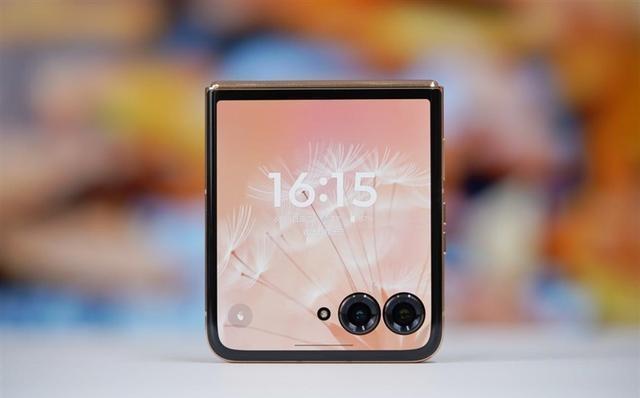 豎折外屏最優解!motorazr50UltraAI元啟評測:4英寸大屏啥都能干