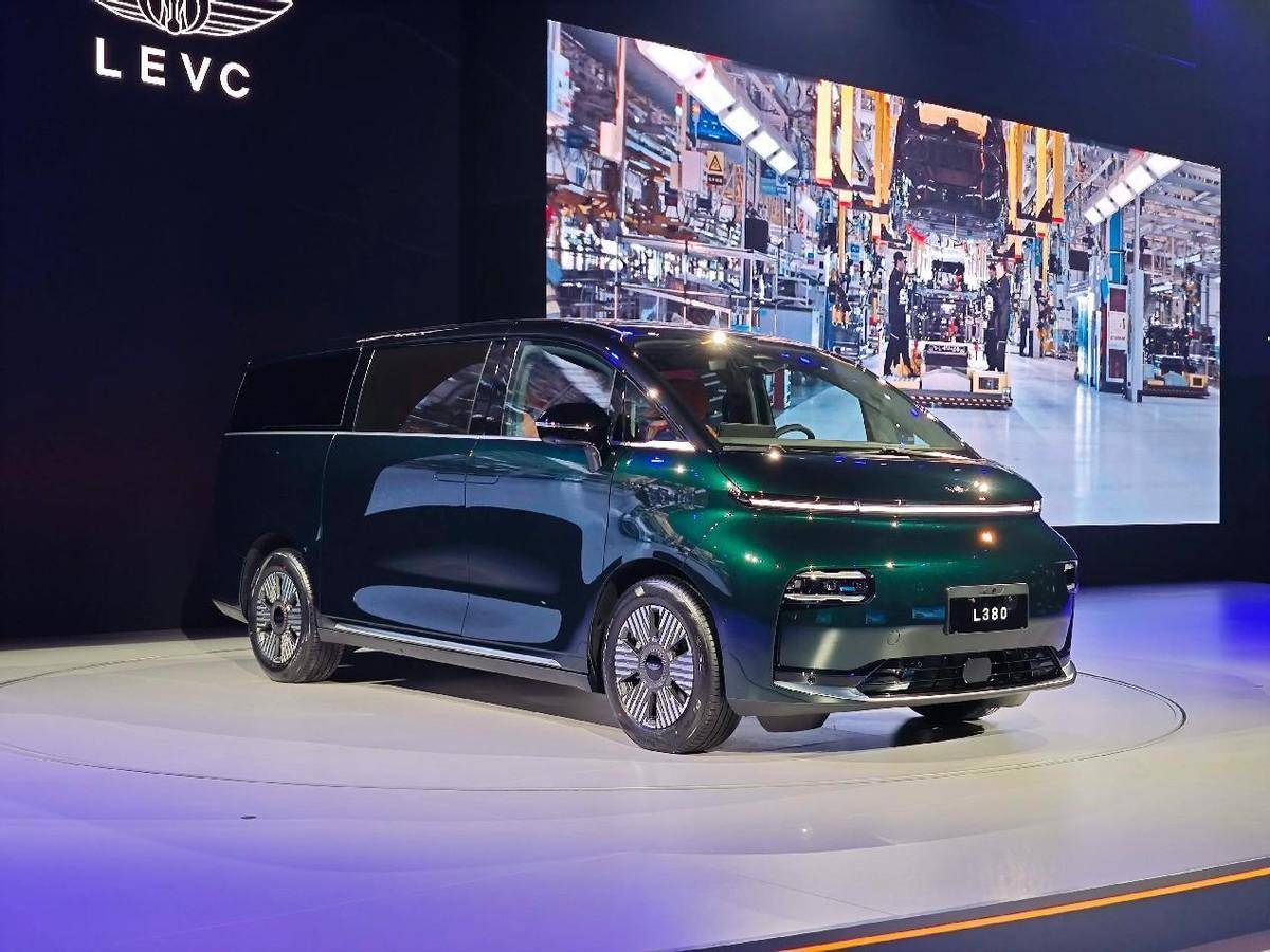 支持4排8座,配140度大電池,吉利全新MPV到底行不行?