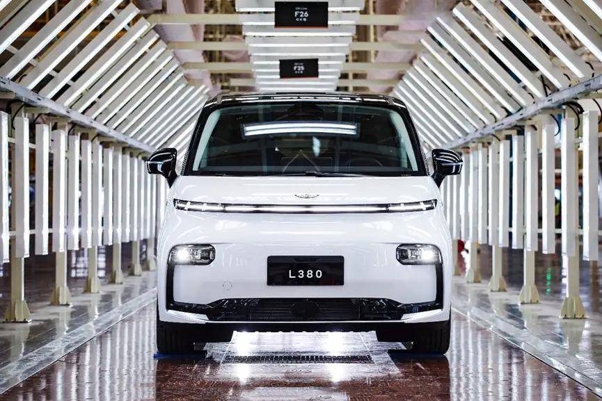 支持4排8座,配140度大電池,吉利全新MPV到底行不行?