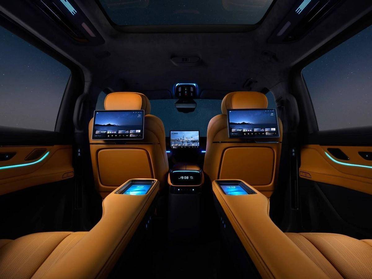 支持4排8座,配140度大電池,吉利全新MPV到底行不行?