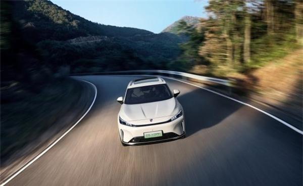 48.1%技術飛躍VS稅率攔路:上汽集團奇跡背后的巧合謎團?