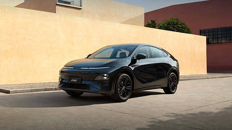 新勢力大佬親測特斯拉智駕系統,FSD很厲害,但并非無敵