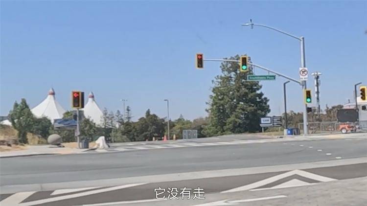 新勢力大佬親測特斯拉智駕系統,FSD很厲害,但并非無敵