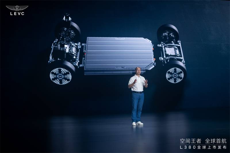 “陸地空客”L380 VS勞斯萊斯庫里南 空間藝術與科技奢華的全面超越