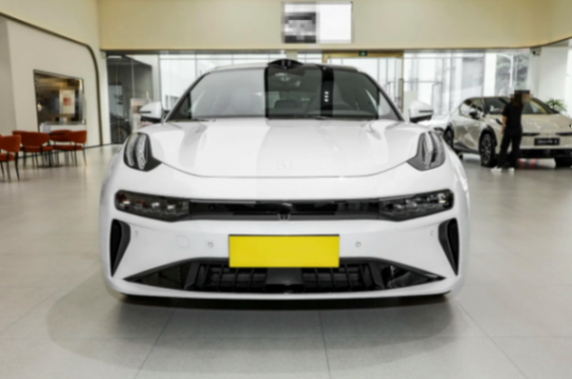 3年賣出20萬輛,標配800V架構+電吸門,僅26.9萬起,實拍極氪001