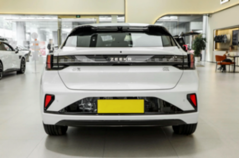 3年賣出20萬輛,標配800V架構+電吸門,僅26.9萬起,實拍極氪001