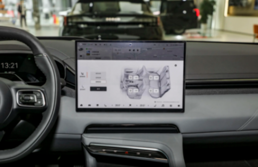 3年賣出20萬輛,標配800V架構+電吸門,僅26.9萬起,實拍極氪001