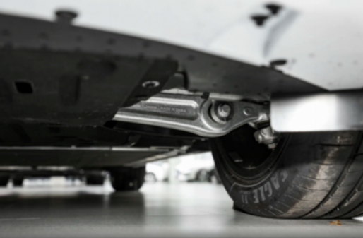 3年賣出20萬輛,標配800V架構+電吸門,僅26.9萬起,實拍極氪001