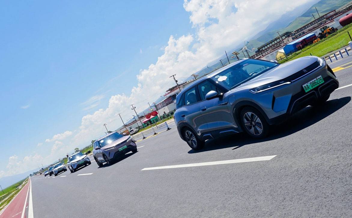 啥?比亞迪純電車的續航達成率,只有64%?還是在夏天?