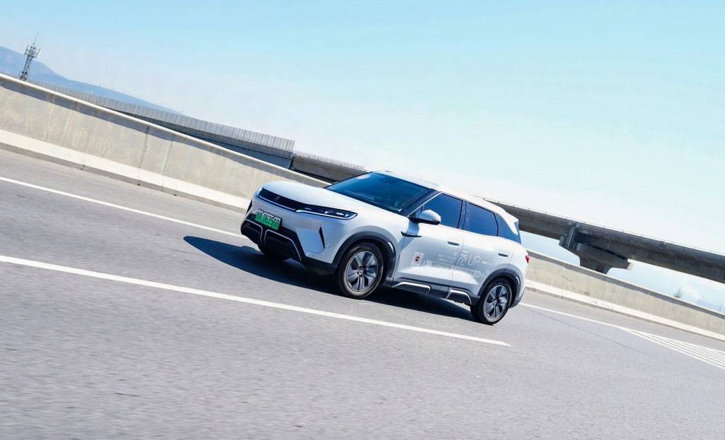 啥?比亞迪純電車的續航達成率,只有64%?還是在夏天?