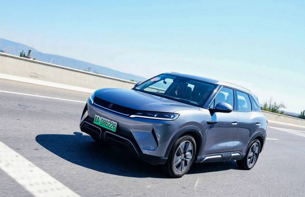 啥?比亞迪純電車的續航達成率,只有64%?還是在夏天?