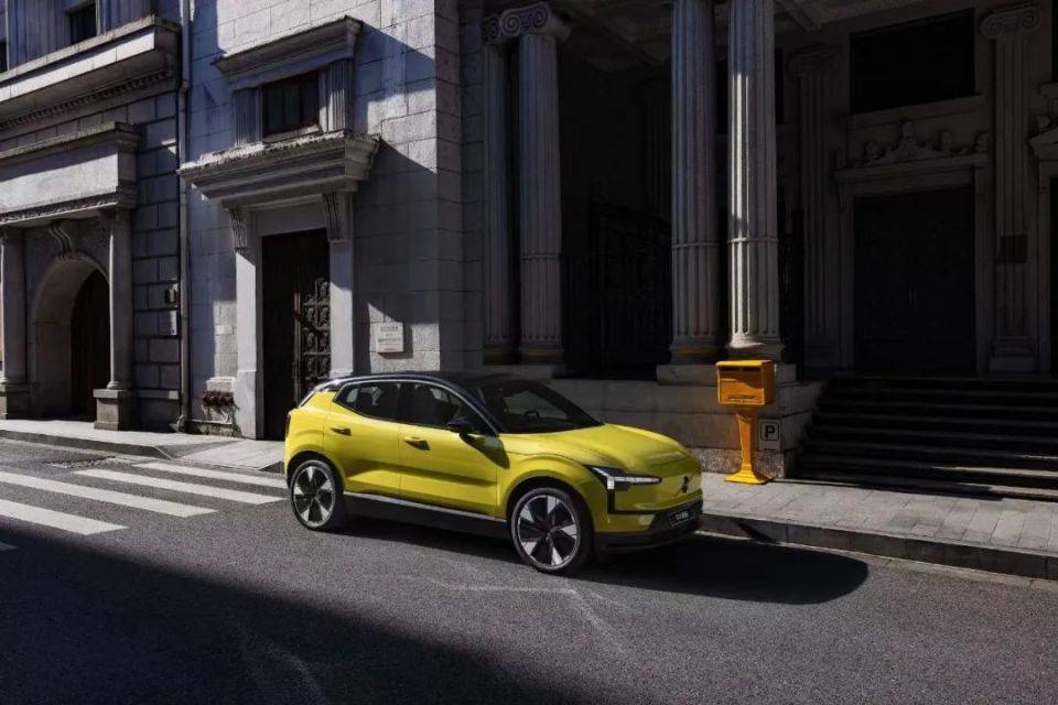 沃爾沃EX30正式開(kāi)啟交付