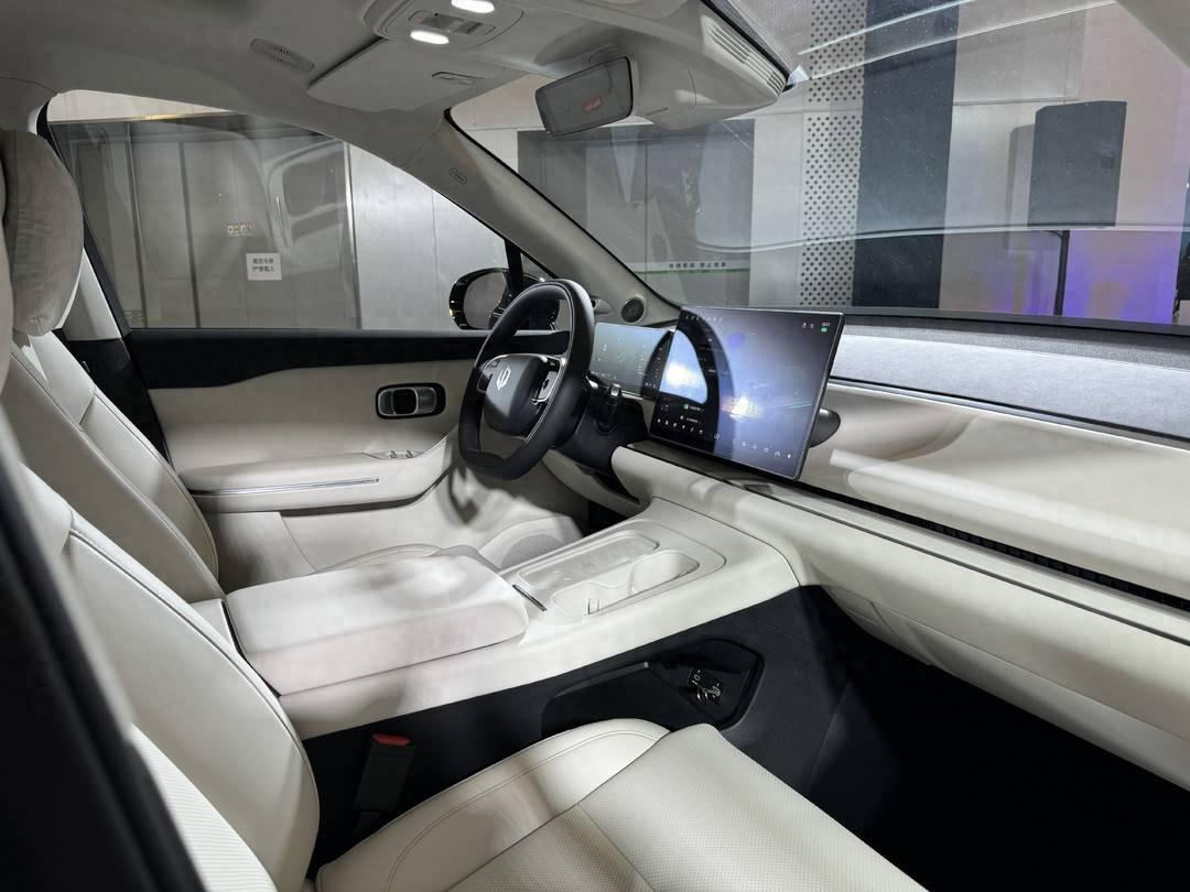 朱江明:零跑C16選用BBA的供應商,不僅把價格打下來,還提供更好的用料和體驗