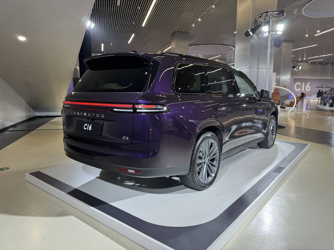 朱江明:零跑C16選用BBA的供應商,不僅把價格打下來,還提供更好的用料和體驗