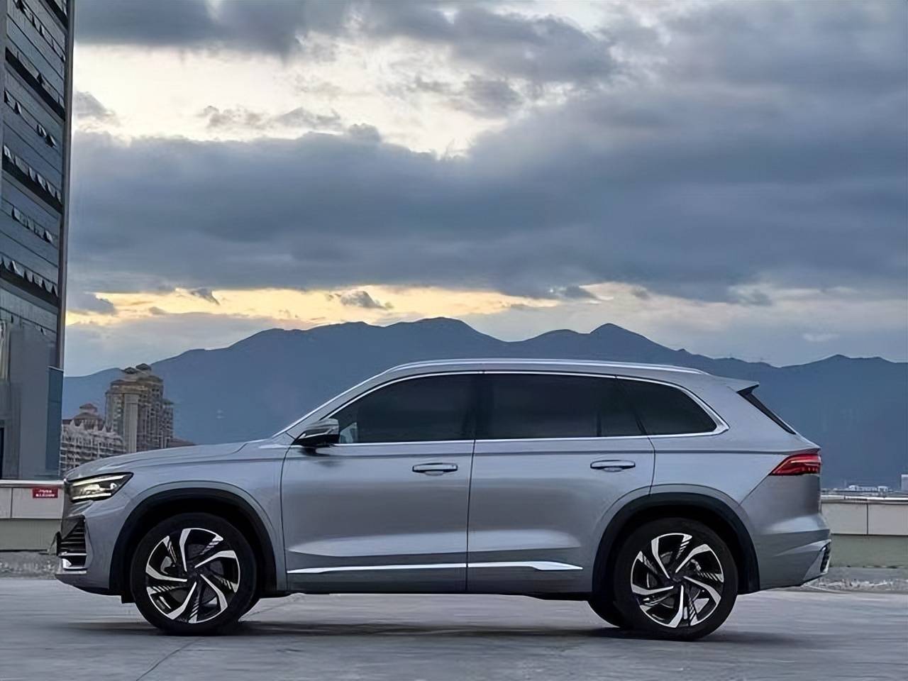 星越L熱度不減,號(hào)稱最值得買的中國(guó)油車,到底火在哪里?