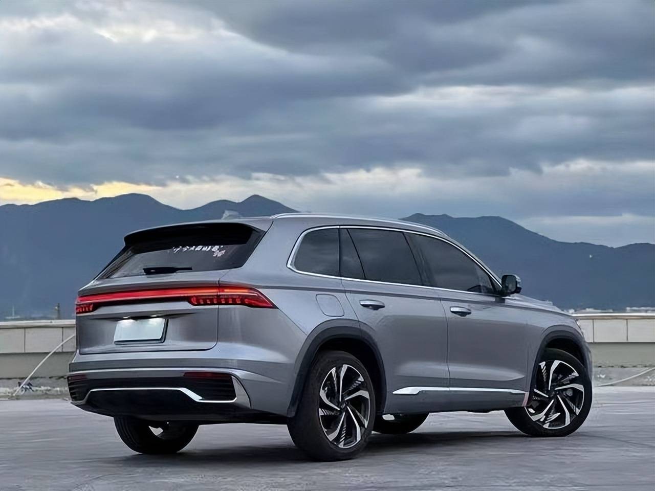 星越L熱度不減,號(hào)稱最值得買的中國(guó)油車,到底火在哪里?