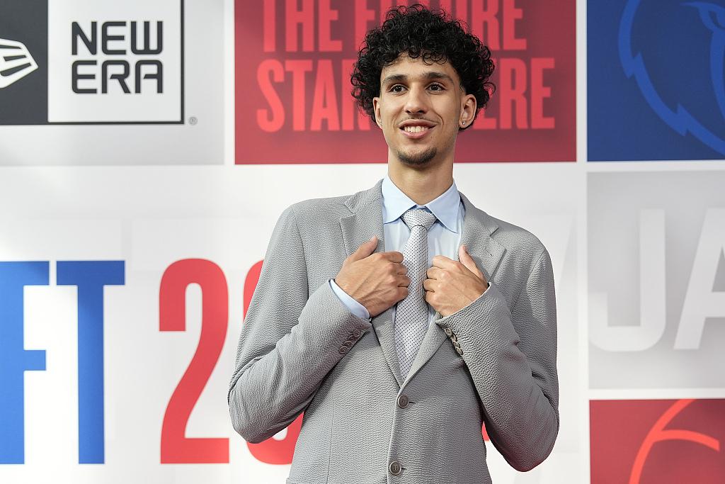 從退出選秀到首輪第9順位,周志豪會(huì)是NBA下一個(gè)姚明嗎