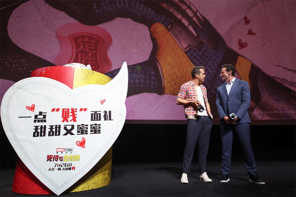 “狼賤”合體,感謝中國包容最本色的《死侍與金剛狼》