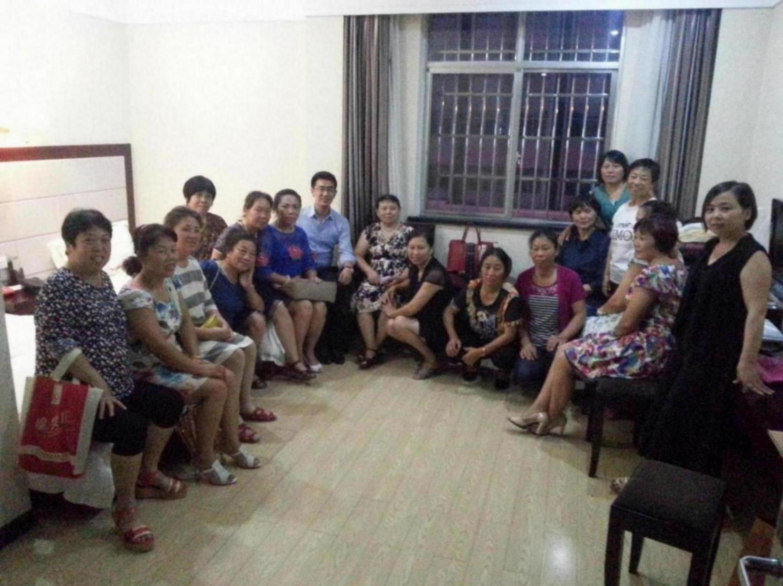 與失去土地的出嫁女并肩