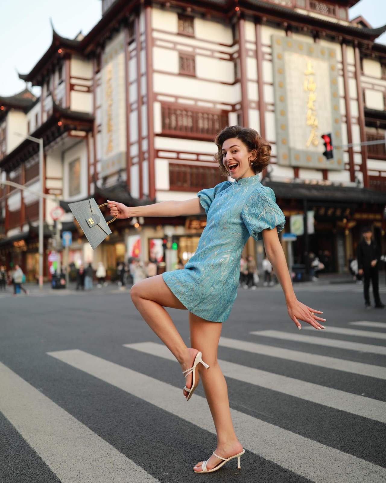 在上海把中文歌用法語(yǔ)唱給你聽(tīng),法國(guó)女孩的浪漫音樂(lè)夢(mèng)