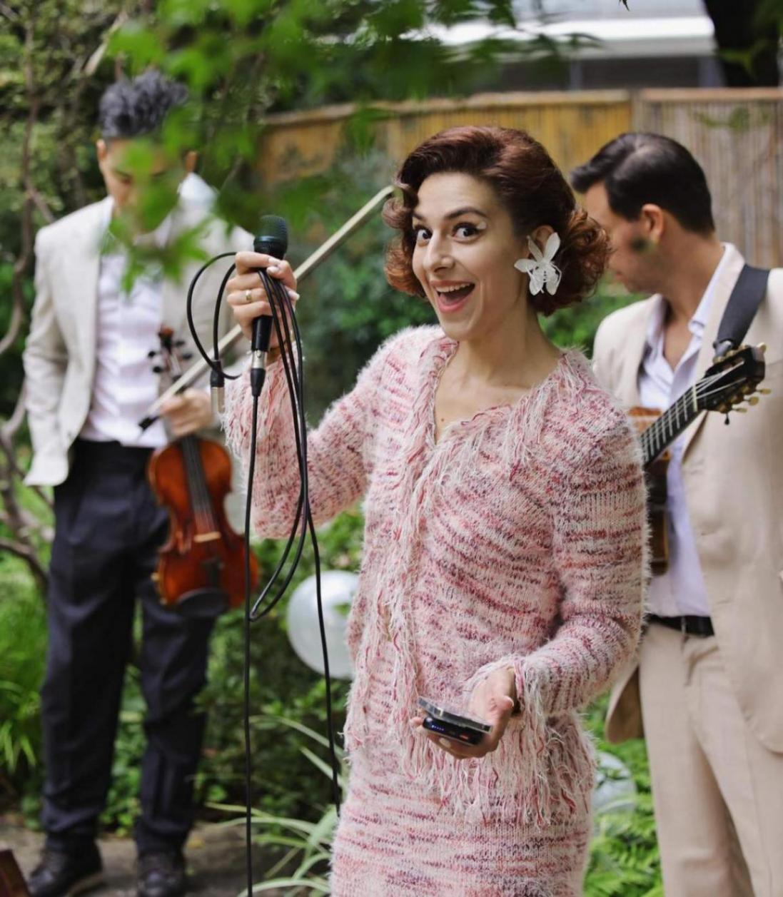 在上海把中文歌用法語(yǔ)唱給你聽(tīng),法國(guó)女孩的浪漫音樂(lè)夢(mèng)