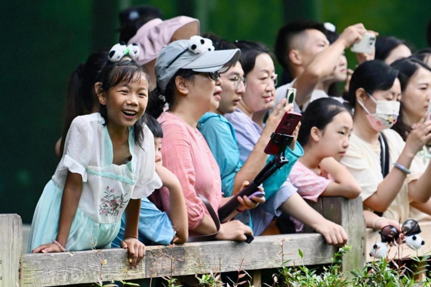 為熊貓界“三大頂流”慶生,粉絲通宵排隊