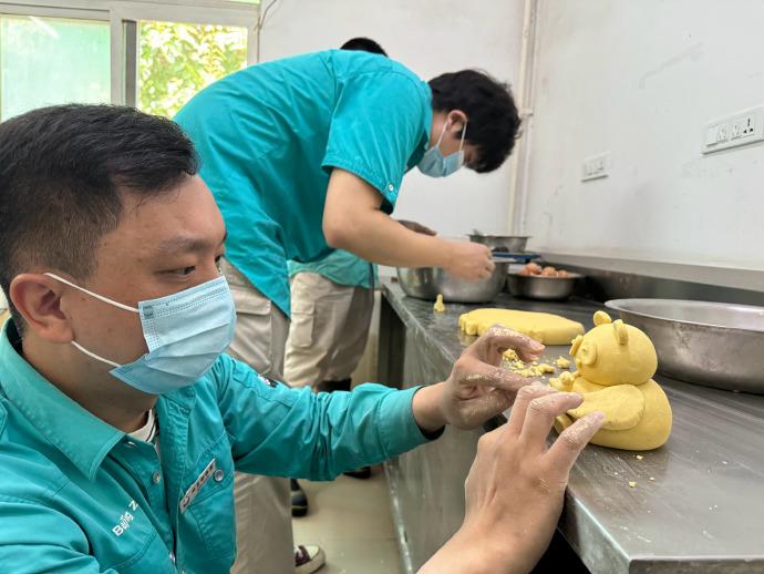 為熊貓界“三大頂流”慶生,粉絲通宵排隊