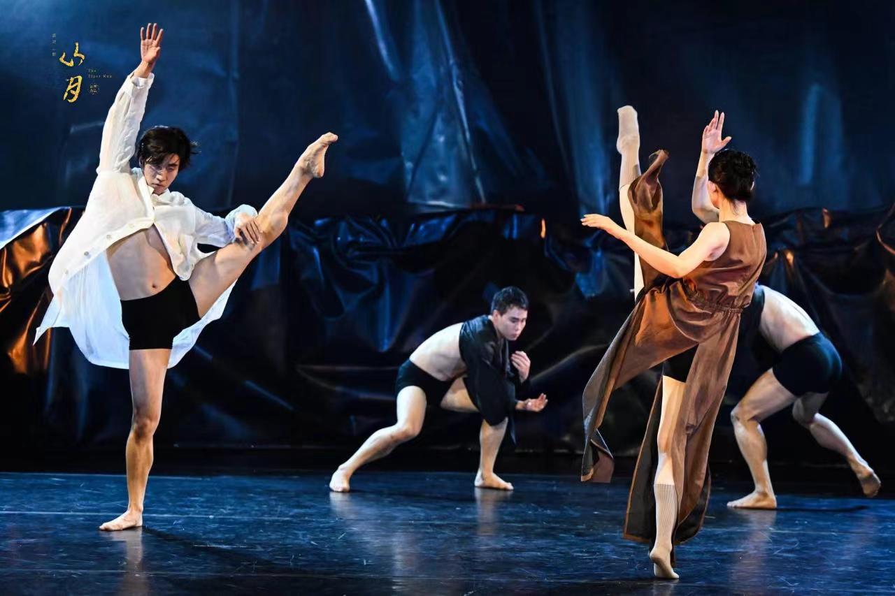 掌聲持續5分鐘!《訓誡三則·山月》亮相錫比烏國際戲劇節