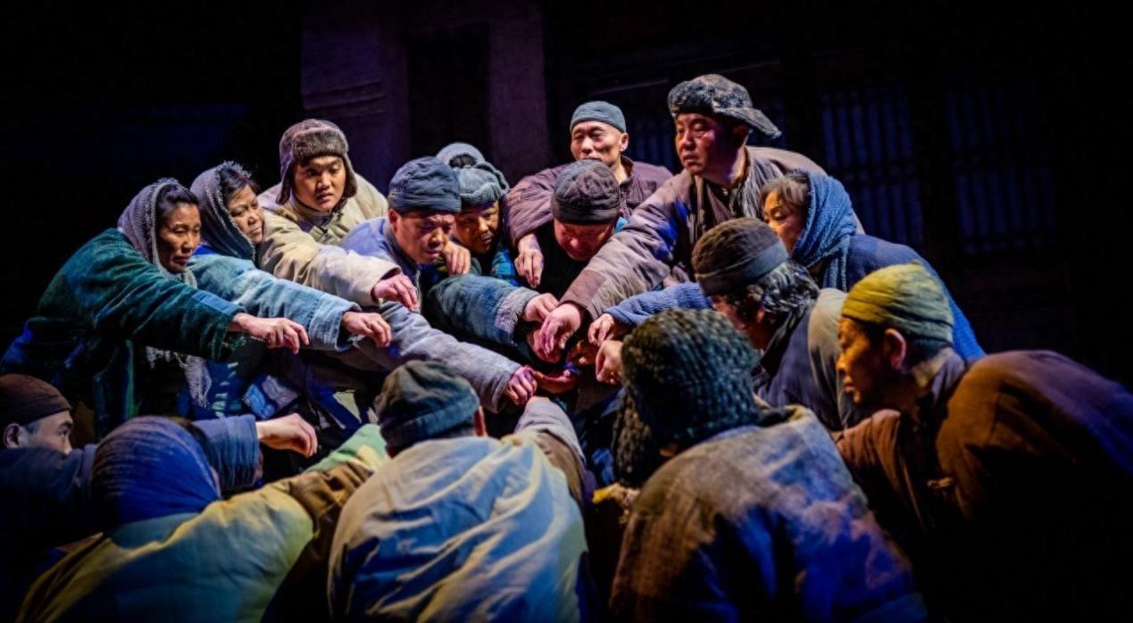 暑期“反向游”火熱,城市年輕人奔赴河南小縣追劇