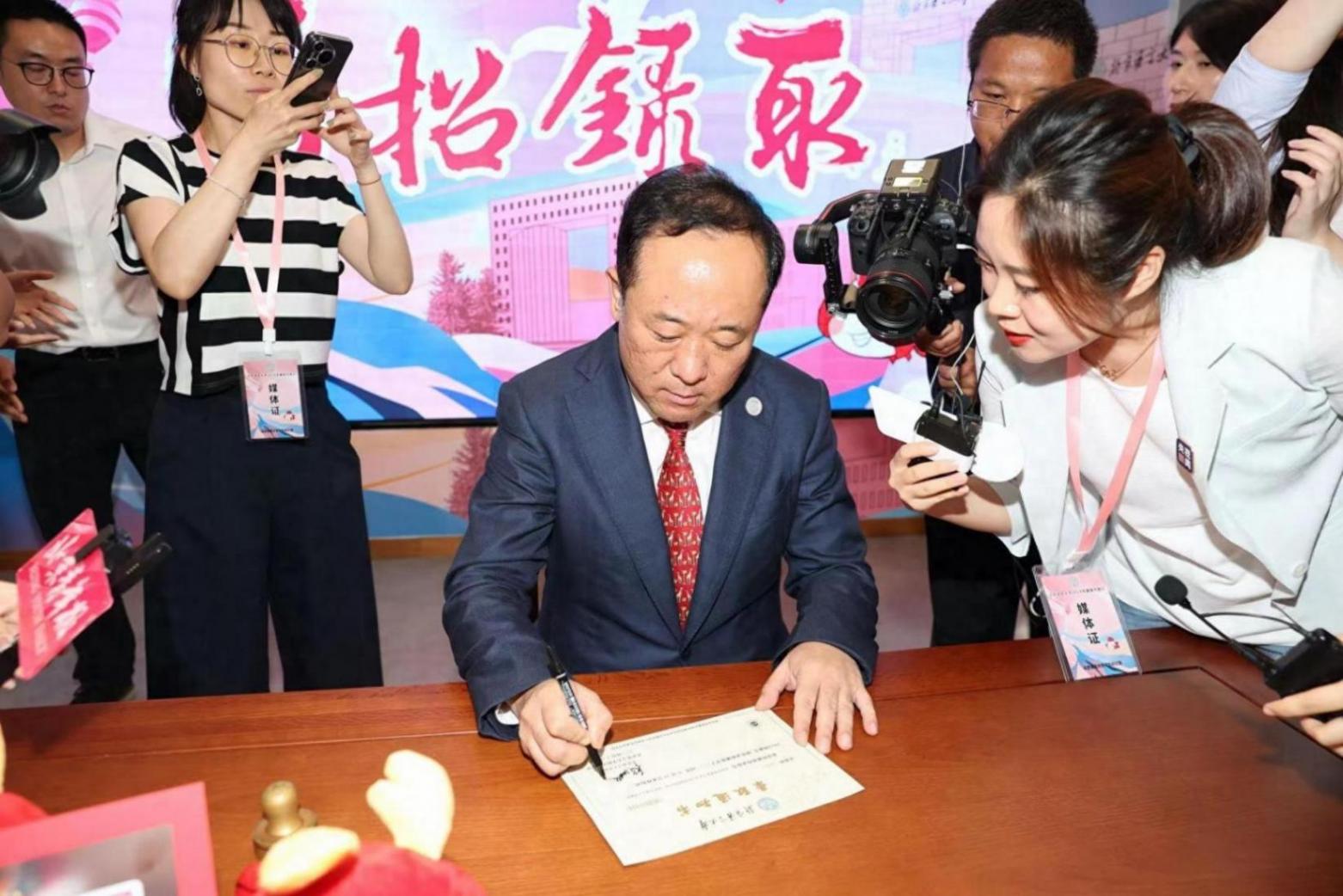 北京今年高考首封普招錄取通知書從打印到送達,僅用90分鐘