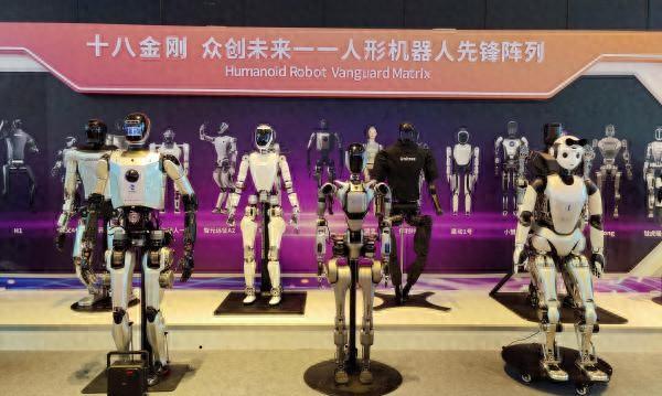 人工智能大會上的AI新浪潮:萬卡集群成標配,安全治理全球合作