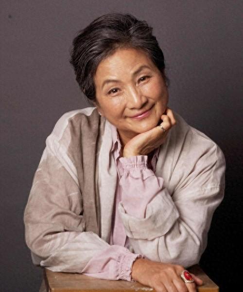 演員鄭佩佩去世,曾出演《唐伯虎點秋香》《臥虎藏龍》