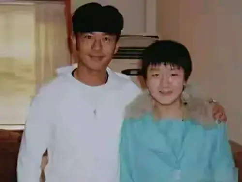 黃曉明發(fā)紅包祝賀表妹陳夢奪金