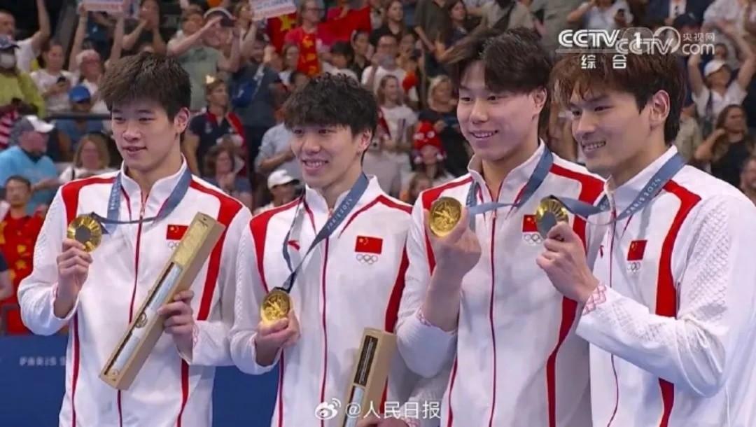 打破壟斷,歷史首金!男子4×100米混合泳接力奪冠,上海高校學子再創(chuàng)佳績!