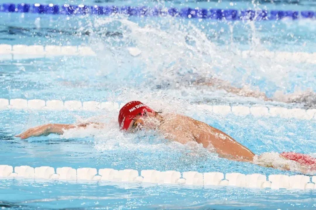 打破壟斷,歷史首金!男子4×100米混合泳接力奪冠,上海高校學子再創(chuàng)佳績!