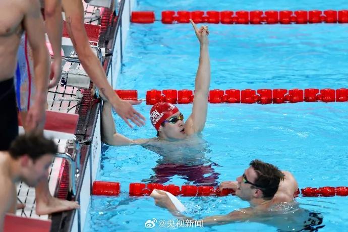 打破壟斷,歷史首金!男子4×100米混合泳接力奪冠,上海高校學子再創(chuàng)佳績!