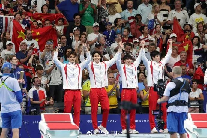 打破壟斷,歷史首金!男子4×100米混合泳接力奪冠,上海高校學子再創(chuàng)佳績!