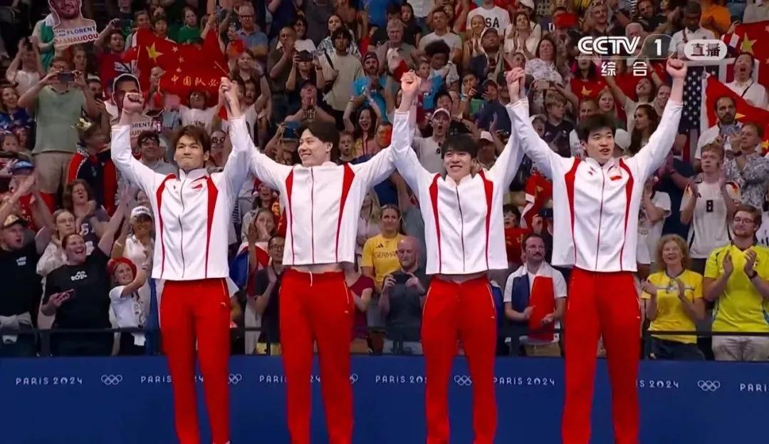 打破壟斷,歷史首金!男子4×100米混合泳接力奪冠,上海高校學子再創(chuàng)佳績!