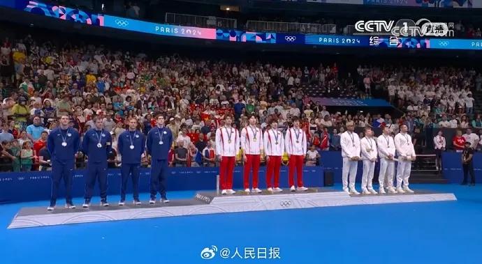 打破壟斷,歷史首金!男子4×100米混合泳接力奪冠,上海高校學子再創(chuàng)佳績!