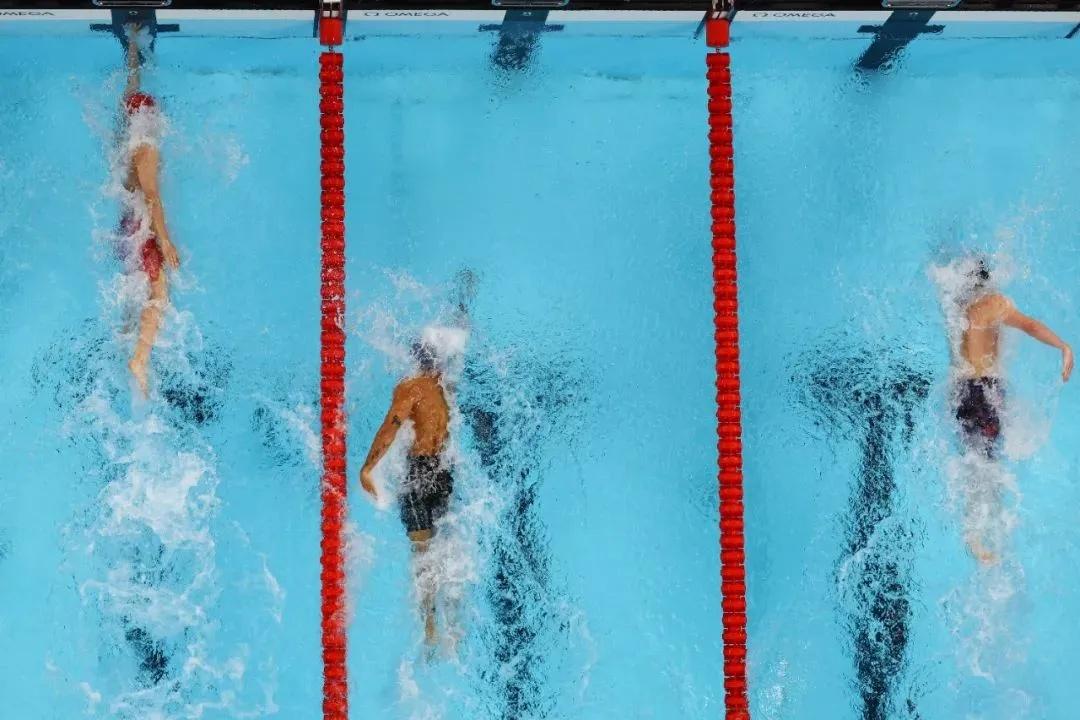 打破壟斷,歷史首金!男子4×100米混合泳接力奪冠,上海高校學子再創(chuàng)佳績!