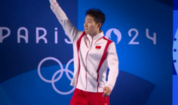 郭晶晶為跳水男子3米跳板半決賽開賽