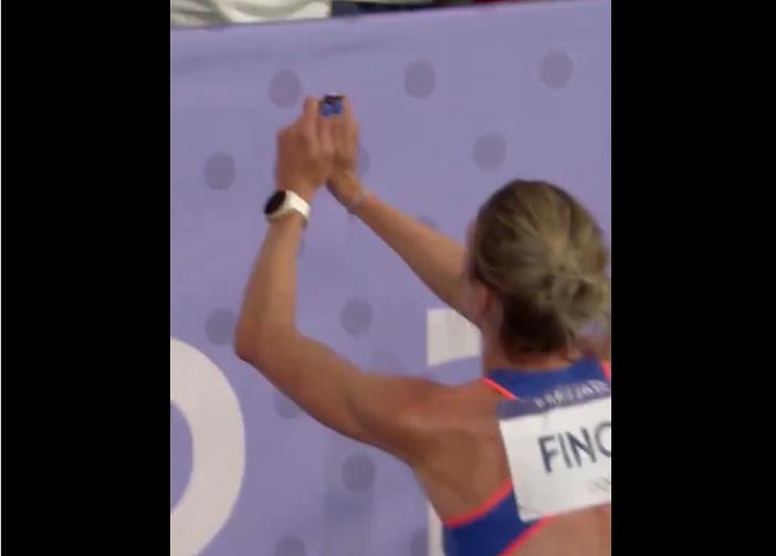 法國女選手破歐洲紀錄向男友求婚,用奧運徽章當做訂婚信物,男友是西班牙鐵人三項的運動員