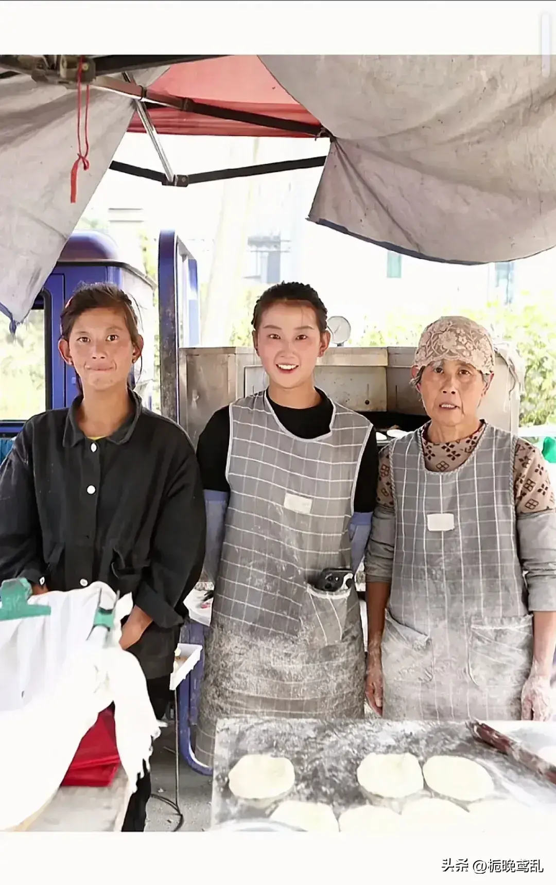 19歲烤牌姑娘走紅