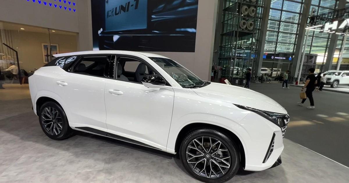 長安UNI-Z都9萬了,該不該出手?藍鯨1.5T馬力188Ps,性價比高