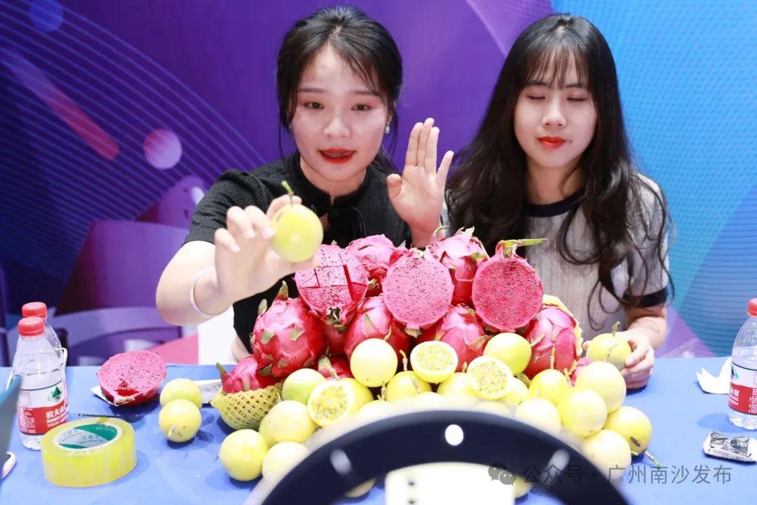 手把手現(xiàn)場教!農(nóng)民朋友玩轉(zhuǎn)電商