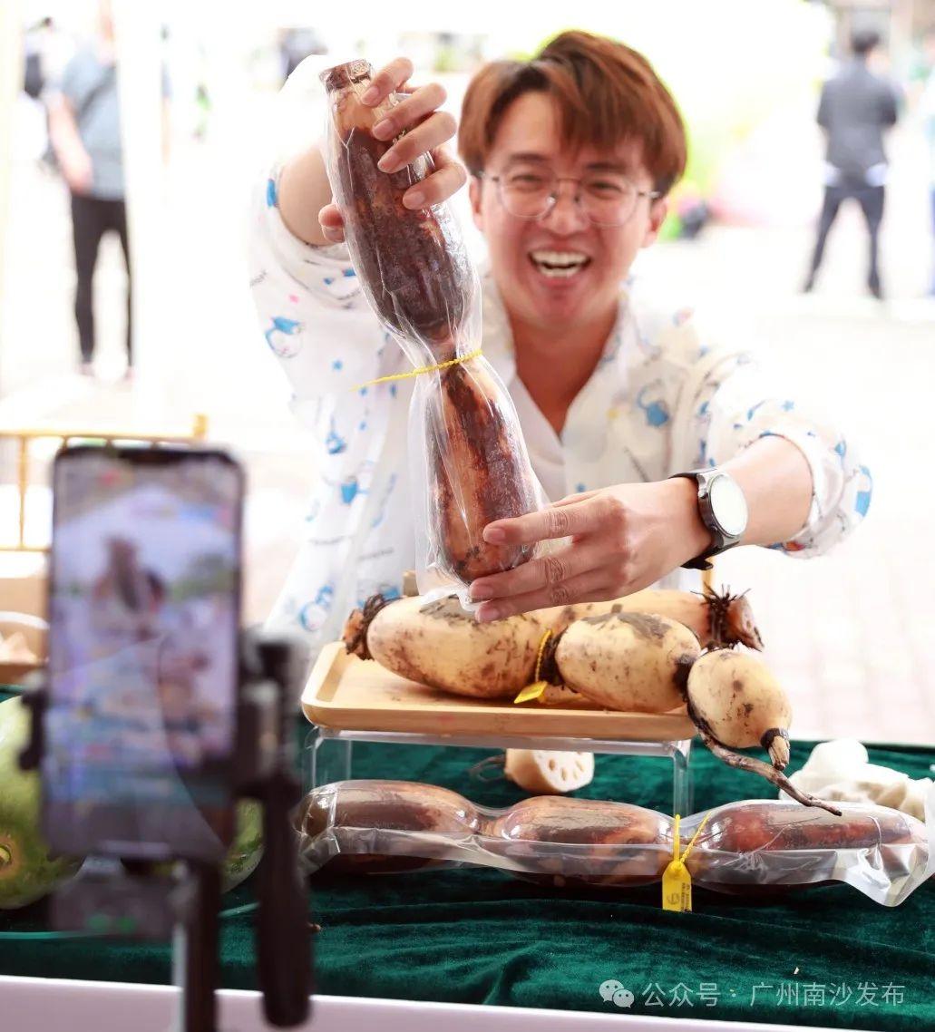 手把手現(xiàn)場教!農(nóng)民朋友玩轉(zhuǎn)電商