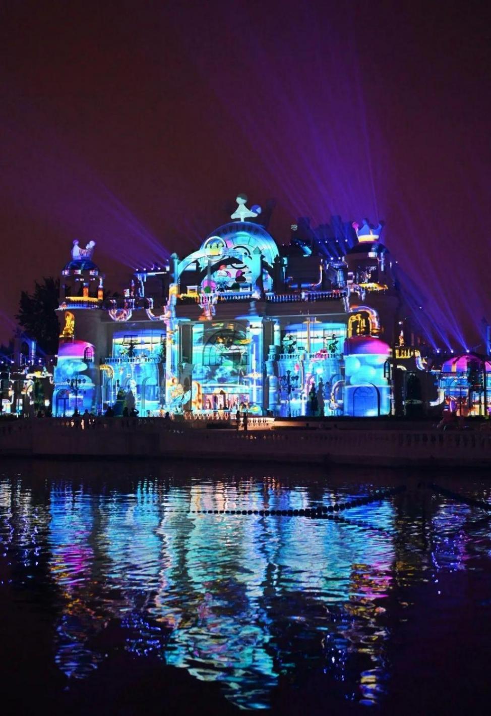 全景天窗配米其林餐!北京全新觀光巴士亮相——