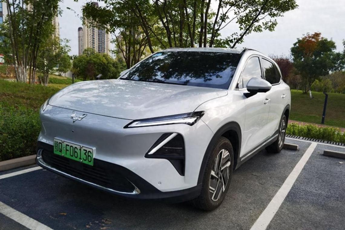 五菱星光S試駕體驗:城市油耗低至3.3升 省油利器輕松駕馭都市生活