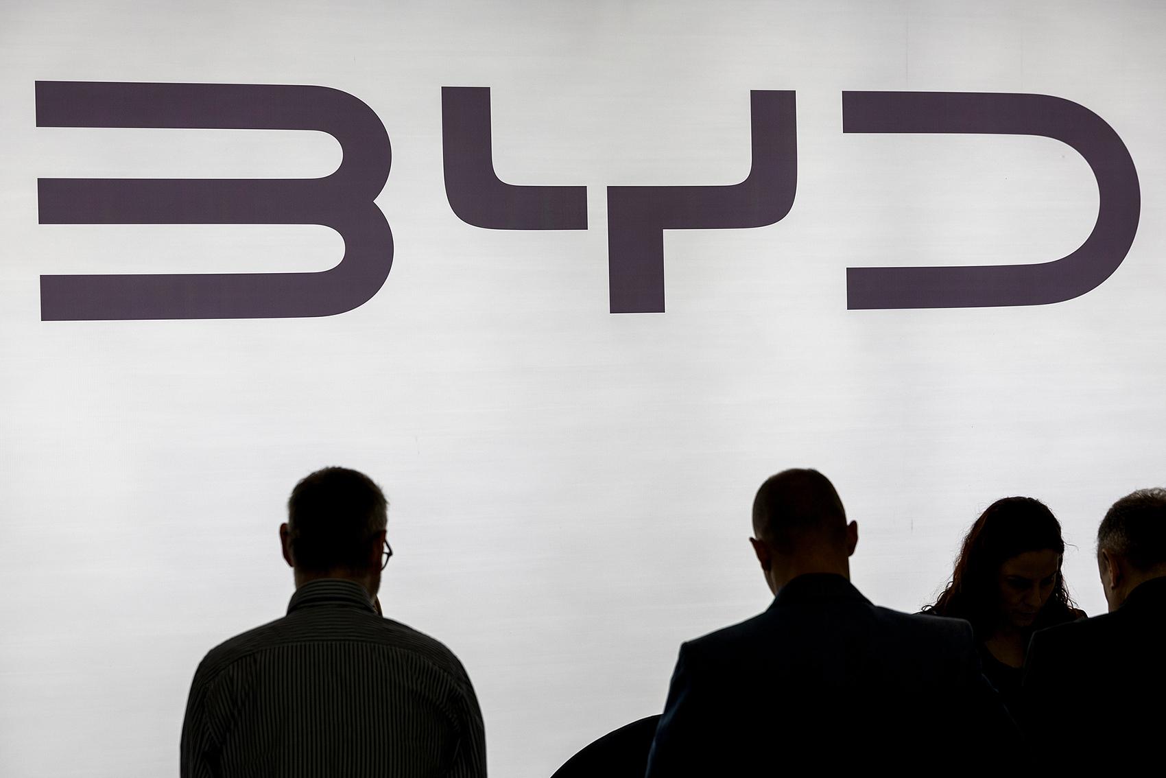 向豐田發起沖擊?比亞迪單月銷量首破50萬輛大關,刷新全球車企新能源車月銷紀錄