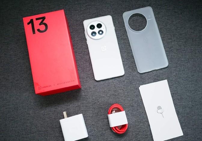 標準版定價Pro級體驗,一加13新鮮開箱